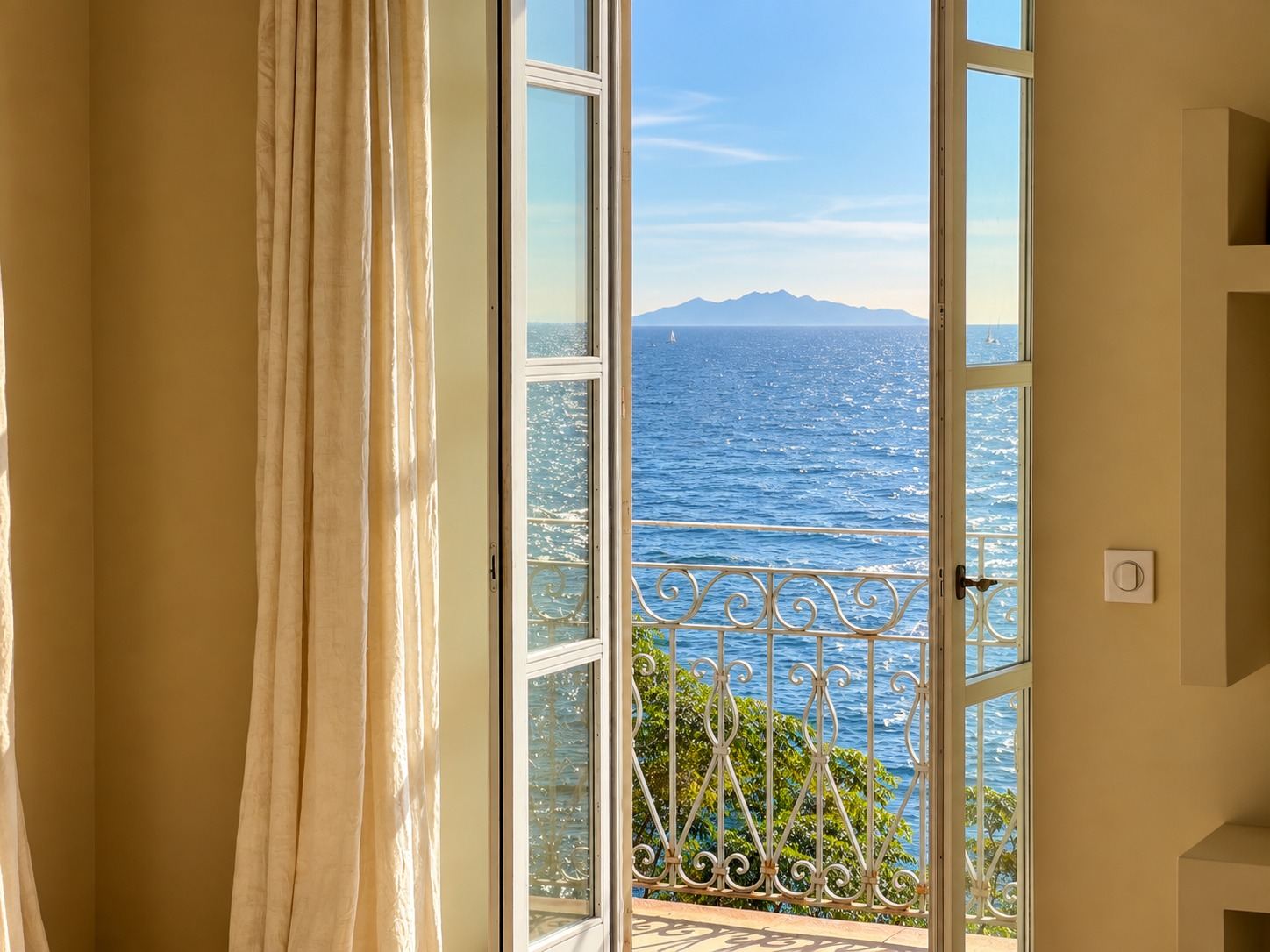 Contemporary Apartment — Overlooking the sea, Bastia, Bastia